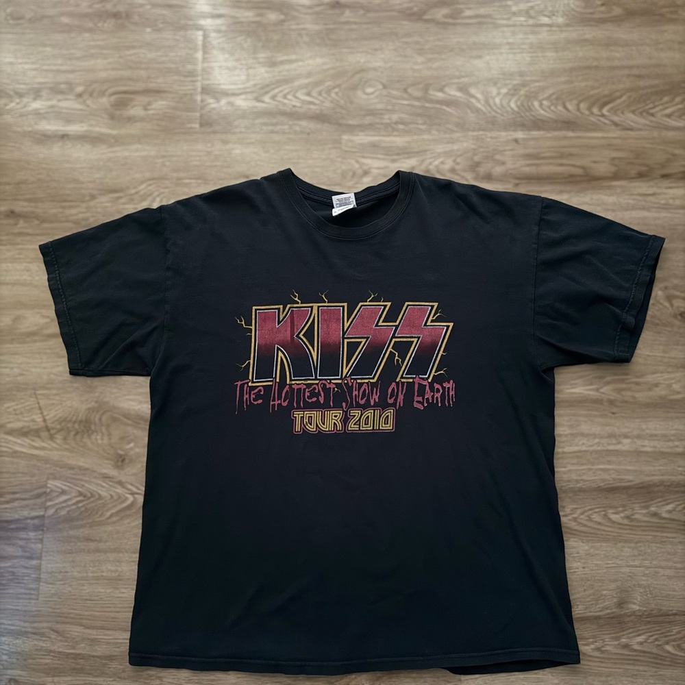 Kiss Black Short Sleeve Graphic Tee